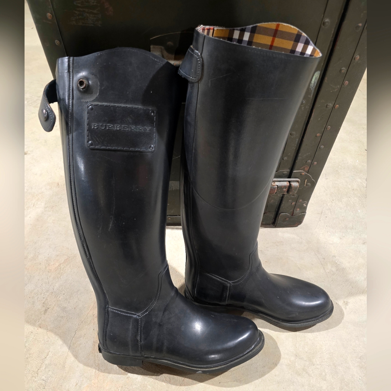 Women's Black Burberry Rubber Equestrian Style Boots Size 38 Rain Boots